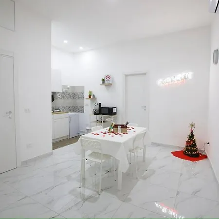 דירה Metro Stazione-duomo 500m -appartamento Centrale Ed Elegante נאפולי